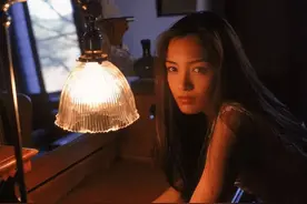 千禧年后颜值top的仲间由纪惠，她的什么特质让那么多人着迷？图片