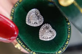 珠宝欣赏---满钻爱心耳钉图片