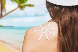 防晒霜如何涂抹才更均匀？了解几个小技巧，这个夏天不怕晒黑了图片