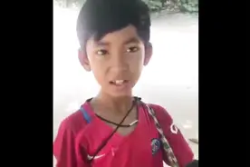 这柬埔寨小孩儿火了！8国语言，还那么利索！视频封面