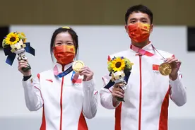“双金女孩”杨倩好样的！私服穿搭甜美可爱，原来是隐藏的时髦精图片