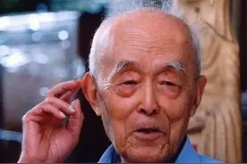 男人50岁后“眉毛变长”，意味着什么？可能很多人不清楚图片