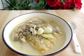 夏天宁可不吃肉也要多吃它，美味不上火，两分钟煮出浓白汤，超鲜图片