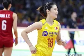 女排自由人林莉和王梦洁的一传对比，你会发现不喜欢是双标的理由图片