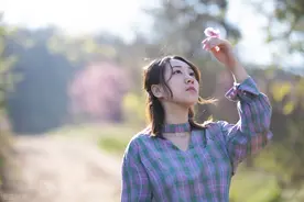 故事：原定两天后领证，无意间看到男友的短信记录后，我果断退婚图片