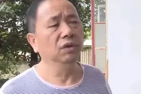 62岁父亲再婚添小儿子，被大儿子赶出家门，邻居为何拍手称好？图片
