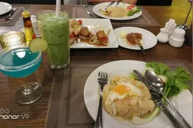 八旬老人在泰国芭堤雅的养老生活图片