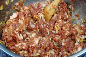 无论调啥肉馅，牢记加1水1油，忌用1料，肉馅鲜嫩多汁，越吃越香图片