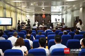 “二十年后打老师案”为何判刑一年半？审判长：无充分证据认定老师有过错图片