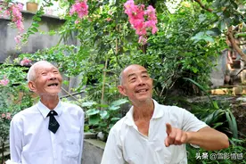 亲兄弟抱团养老8年散伙了，80岁老人：散了，兄弟之情也断了图片