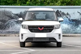 工薪家庭自驾游，开五菱征程就行，车长超5米，空间大，还省油图片