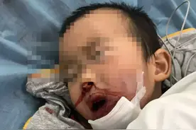揪心！妈妈带一岁宝宝遭遇车祸，后车行车记录仪记录事发过程！图片