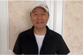52岁郭涛晒近况，小17岁娇妻温婉可人，13岁石头比妈妈高半头图片
