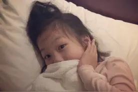 陈数为女儿庆生，为爱情不生育，却有干女儿和继子满足当妈的心图片