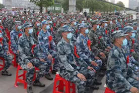 逐梦军营，不负韶华——江苏省淮安市举行新兵欢送仪式暨全民国防教育文艺晚会图片