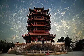 保安大哥仿写崔颢《黄鹤楼》，专家称好，网友却吐槽：这也是诗？图片