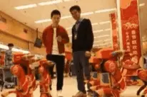 写福字、拜年……《牛起来》中的机器人是咋完成春晚表演的？图片