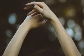 皮肤过敏的原因非常多，皮肤过敏的人有哪些东西不能吃呢？图片