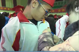 十八岁的青春期待喷薄绽放！济南某中学为高三学子举行成人礼视频封面