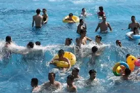 这两类人注意啦！红酒小镇水上乐园邀你免费畅玩一夏图片