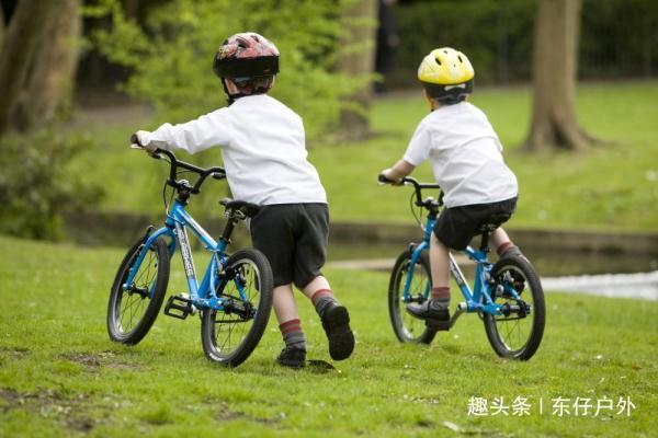 小孩学骑自行车总是摔跤，那是你没教他这几点