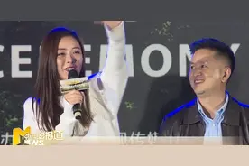 《世上只有妈妈好》开机 黄小蕾回乡拍摄本色出演视频封面