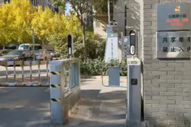 北京公租房人脸识别门禁实拍：部分小区大门敞开形同虚设视频封面