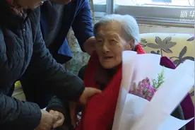 上海：“长寿之镇”百岁老人获各方祝福视频封面