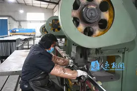“践行‘三个之前’，争做‘助企能手’”系列报道⑤贴身帮出复产“加速度”图片