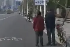 默哀那一刻，武汉女孩街头不禁泪奔：城市重生了图片