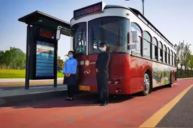 复古铛铛车C位出道！来济南坐778路环湖观光畅游华山湖图片