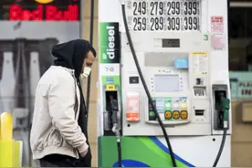 美国原油暴跌300%，史上首次收于负值，卖方要倒贴买方图片