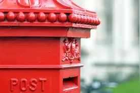 这位百岁老人，为何感动了全英国？连英国皇家邮政都将为他设计专门的邮戳……图片