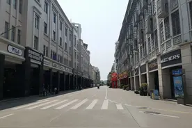 疫情下的厦门中山路：夜经济艰难复苏，部分店铺转向线上销售图片