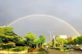 泰安雨后惊现“双彩虹”奇观，朋友圈沸了图片
