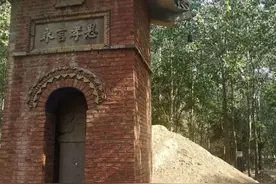 重建家祠打造祭奠祖宗场所，再续家谱便利后代追根溯源图片