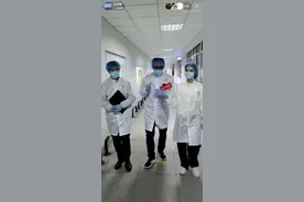 快手电商合作食品厂直播“质检”老铁“云监工”坚果生产全过程图片