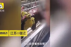 易拉罐、铁钉、灭火器、菜刀...熊孩子什么都敢往楼下扔图片