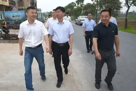 江山市委书记童炜鑫调研农房整治风貌提升和“衢州有礼”诗画风光带工作图片