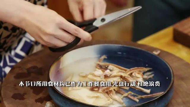 有了干海鲜，鲜味更升级！墨鱼干排骨煲、五花肉烧海鳗，鲜掉眉毛