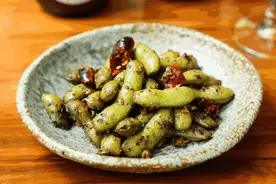 煮毛豆时，不要直接下锅，煮前多做一步，毛豆更入味不发黄图片