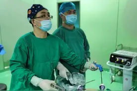 都是肥胖闹的！220斤女子一直无法怀孕 最终狠心切胃减肥图片