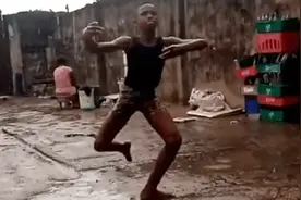 非洲男孩雨中赤脚跳芭蕾获美国芭蕾舞团赏识：全额奖学金赴美深造图片