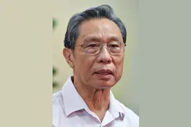 “共和国勋章”获得者：“敢医敢言”钟南山图片