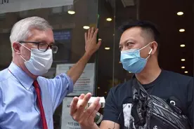 纽约市官员拜访曼哈顿华埠 听取商家关于封街意见图片