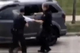 美国警察朝黑人父亲连开7枪 当地爆发大规模抗议图片