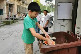 红绿领巾传播新风尚，争做垃圾分类小能手图片