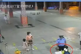 来宾俩小学生“组团”离家出走，暴走10公里要投奔爷爷！原因：每天挨抄20遍试卷图片