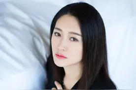李小冉“怼脸照”曝光，骗了所有人，冻龄女神根本不是天生的图片
