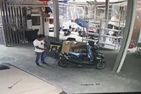 监守自盗？骑手配送电脑，送到后拍完照又带走还称自己没接单 警方介入调查图片